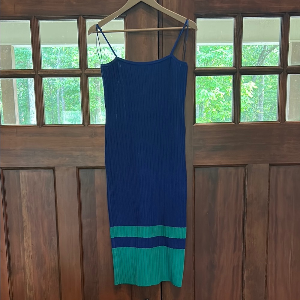 Elegant Blue and Green Sleeveless Dress